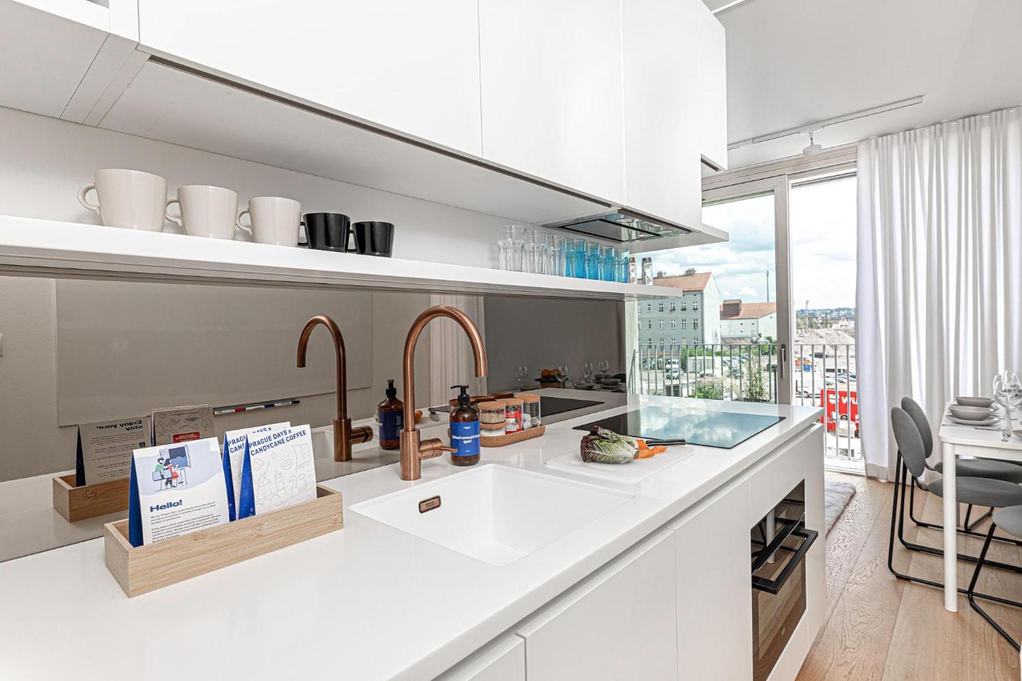 Apartment Days - Garage Parking - Balcony - Stylish *